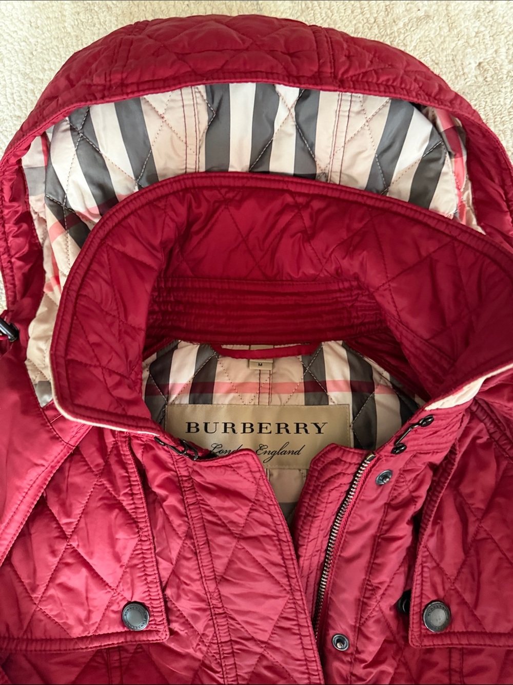 Burberry Red Quilted Hooded Puffer Jacket in EC , the belt is missing - Picture 7 of 11